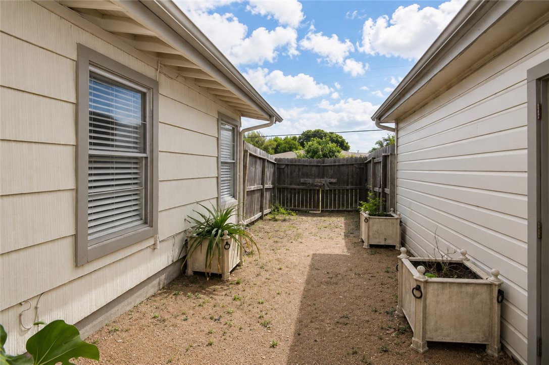 1001 Driftwood Place Corpus Christi TX 78411