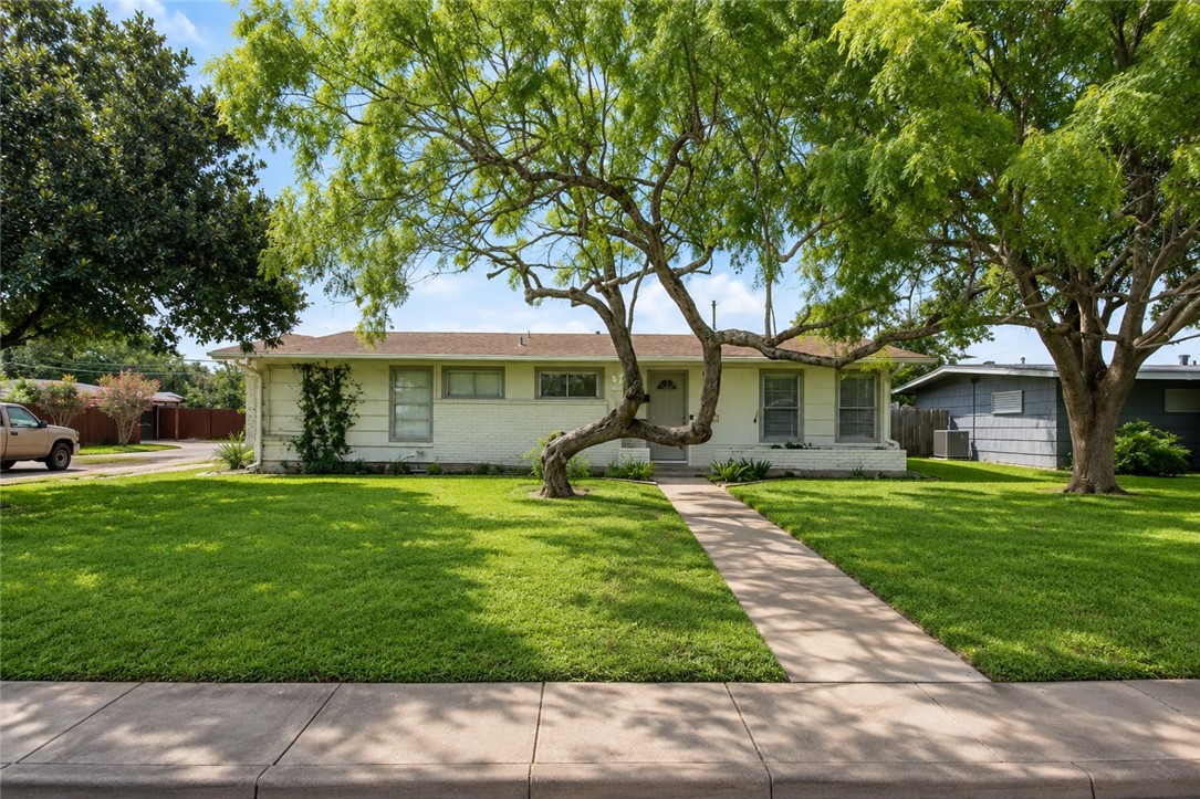 1001 Driftwood Place Corpus Christi TX 78411