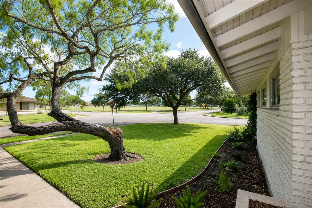 1001 Driftwood Place Corpus Christi TX 78411