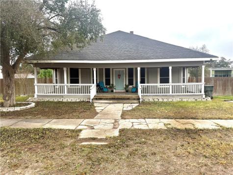 420 E 4th Street Alice TX 78332