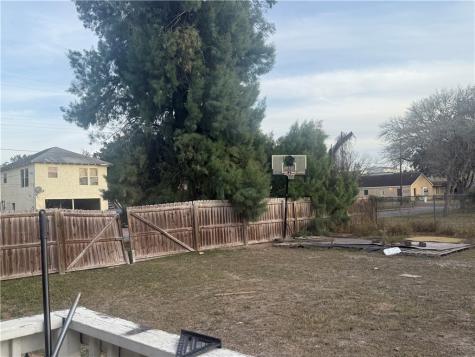 420 E 4th Street Alice TX 78332