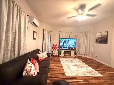 420 E 4th Street Alice TX 78332
