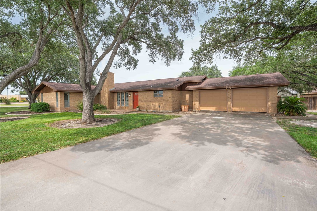 803 Thiel Street Orange Grove TX 78372