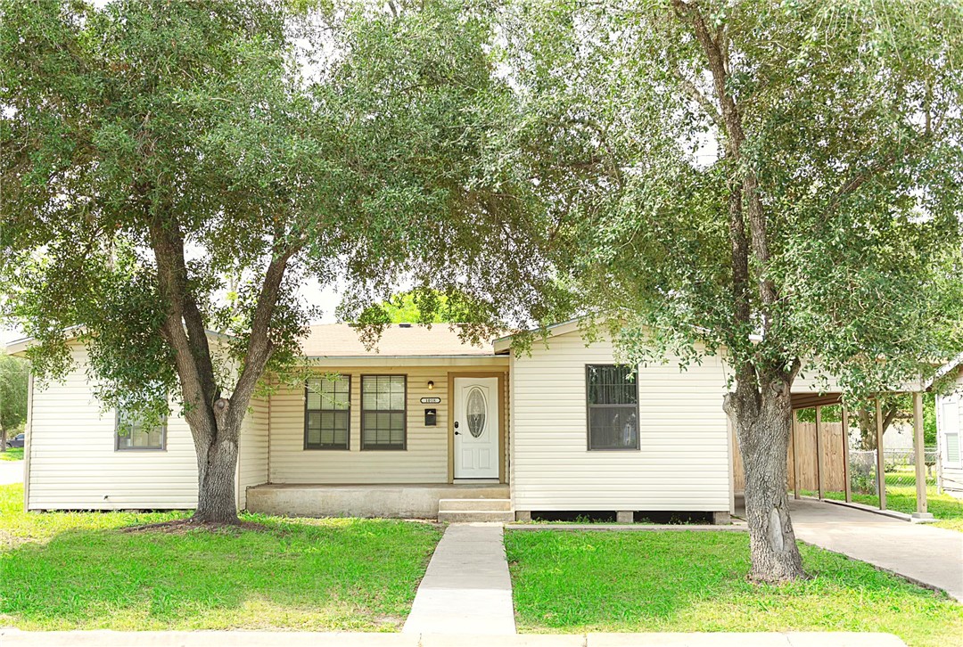 1018 Cactus Avenue Alice TX 78332