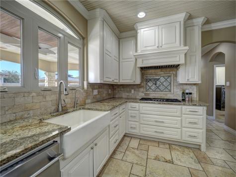 204 Black Diamond Portland TX 78374