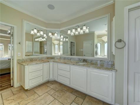 204 Black Diamond Portland TX 78374