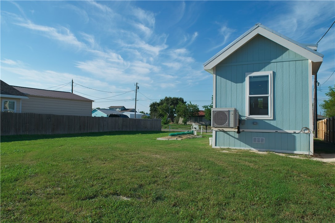 211 W Pompano Rockport TX 78382