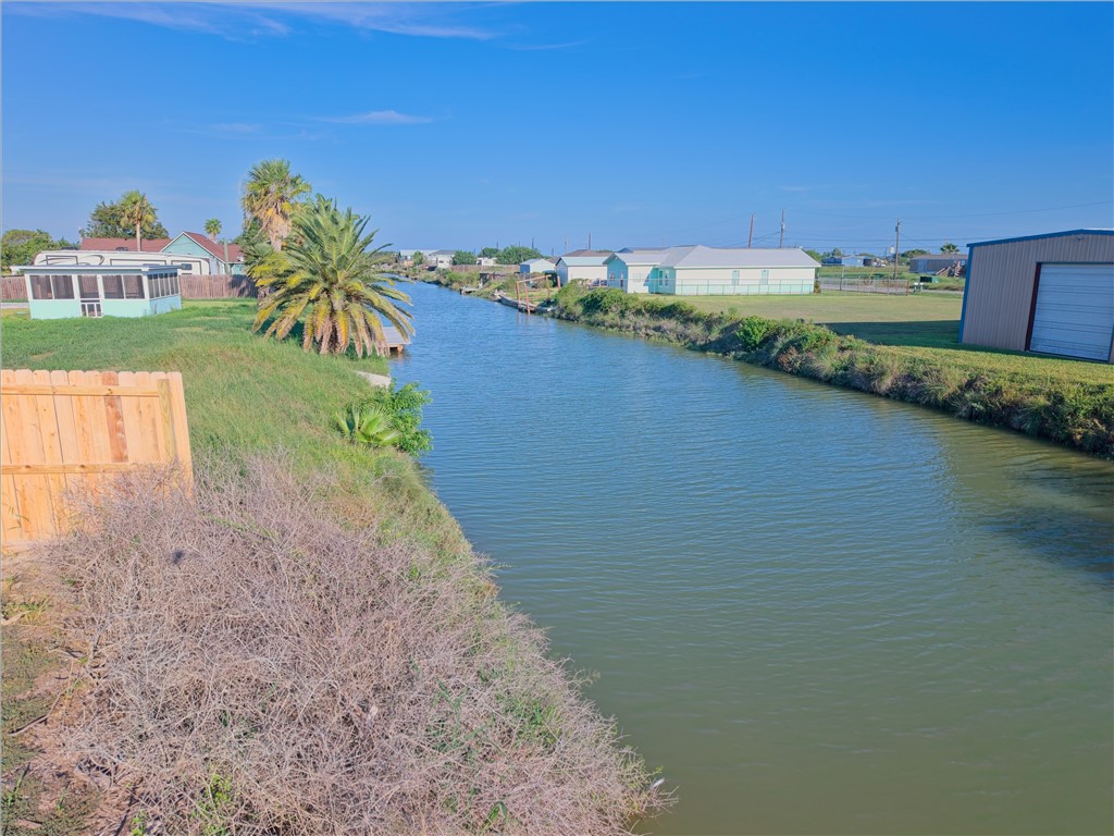 211 W Pompano Rockport TX 78382
