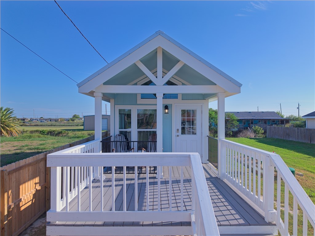 211 W Pompano Rockport TX 78382