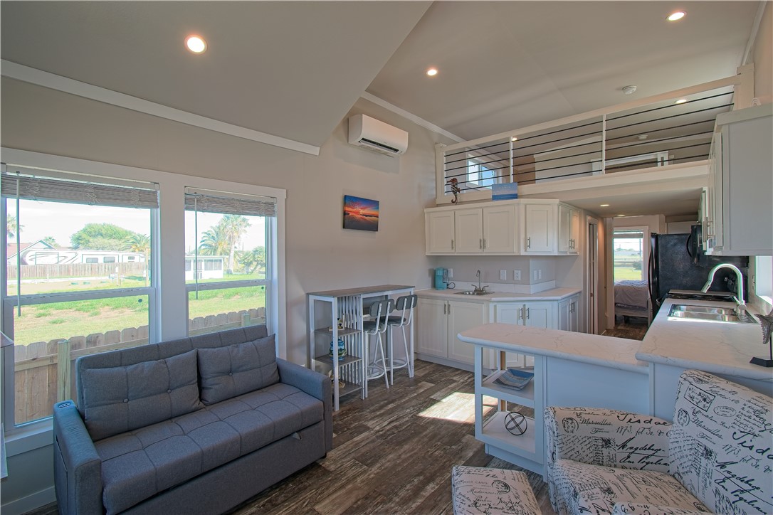 211 W Pompano Rockport TX 78382