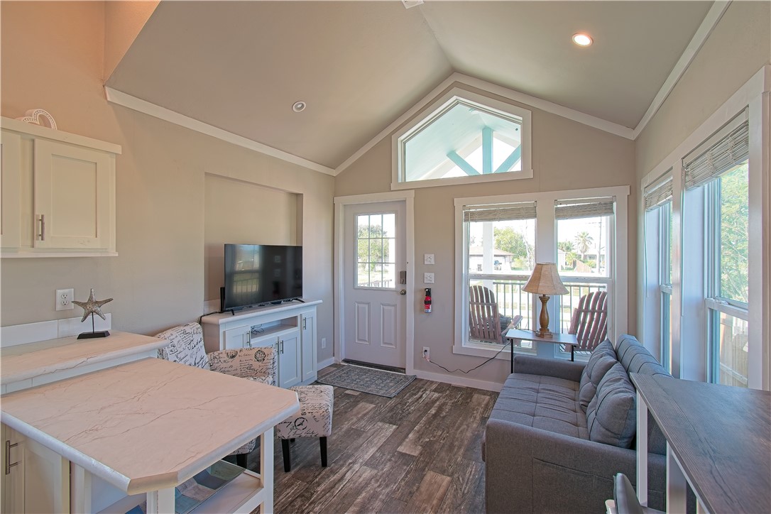 211 W Pompano Rockport TX 78382