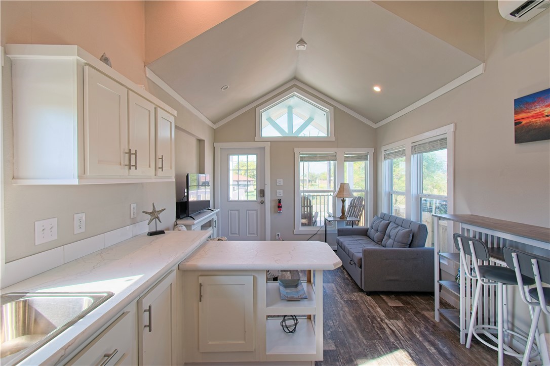 211 W Pompano Rockport TX 78382