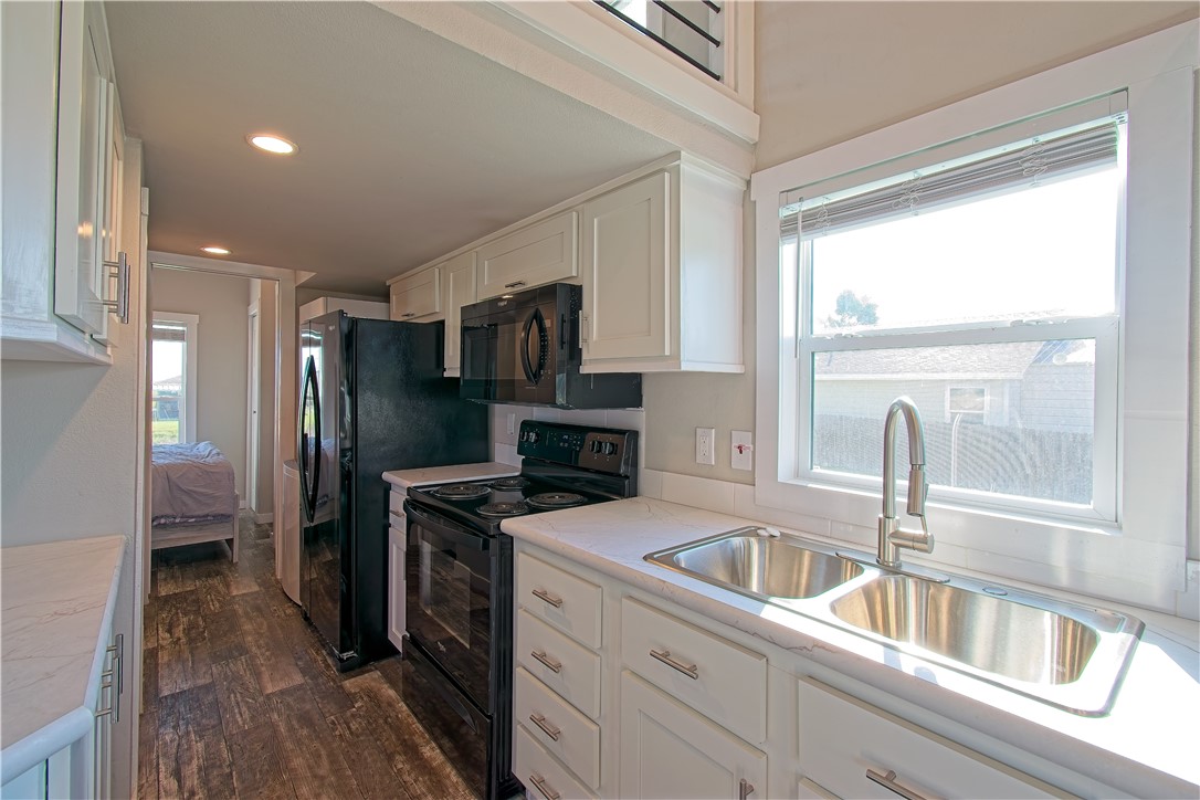 211 W Pompano Rockport TX 78382