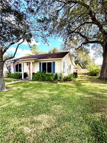 1504 N Adams Street Beeville TX 78102