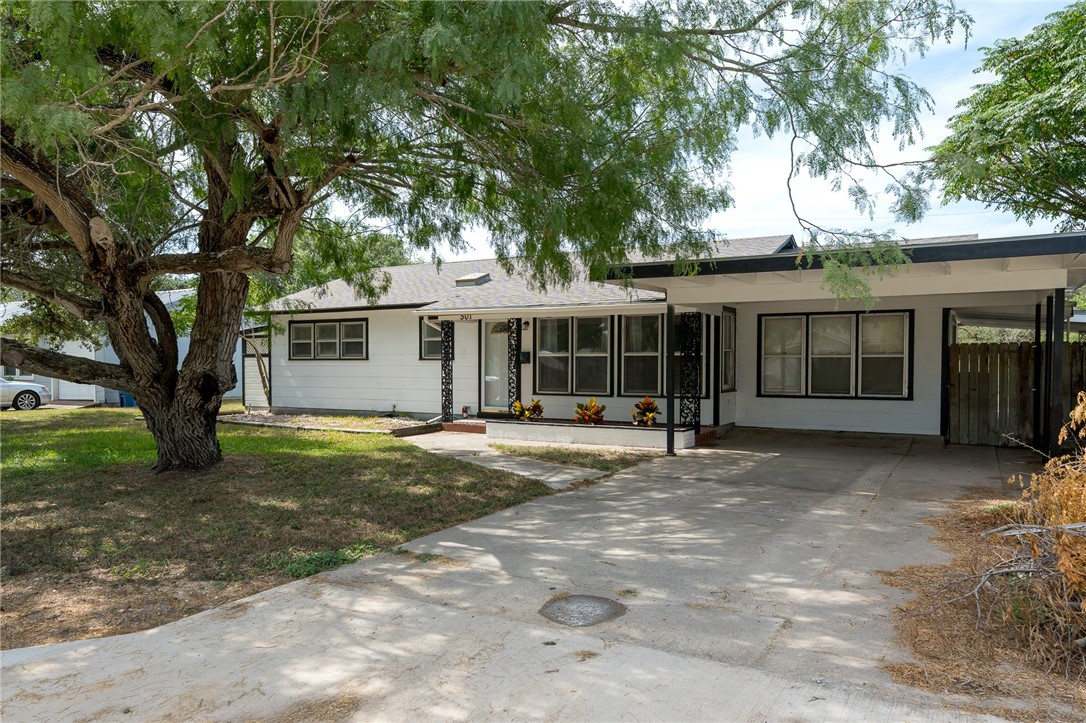 501 W Fannin Street Refugio TX 78377