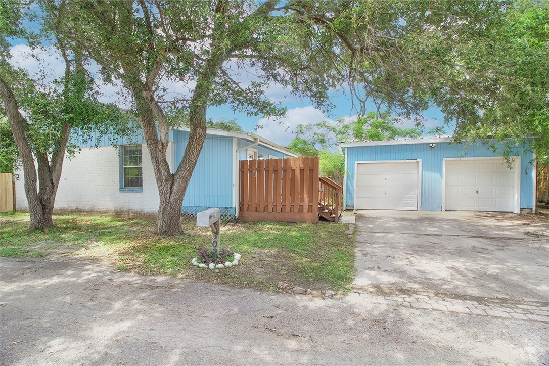 302 Wray Lane Corpus Christi TX 78412