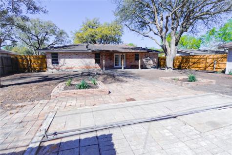 1108 N Woodlawn Drive Alice TX 78332