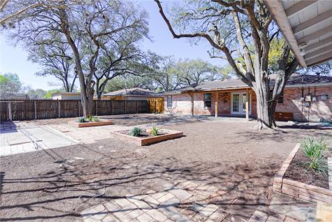 1108 N Woodlawn Drive Alice TX 78332