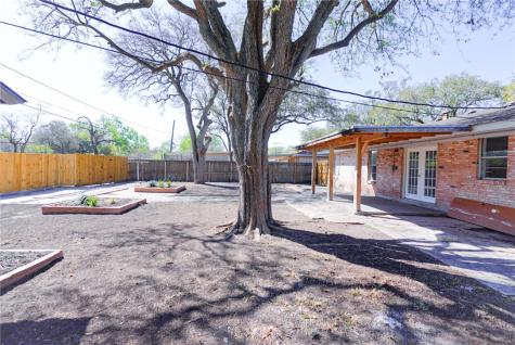 1108 N Woodlawn Drive Alice TX 78332