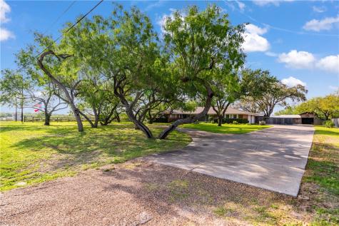 203 W Trant Kingsville TX 78363