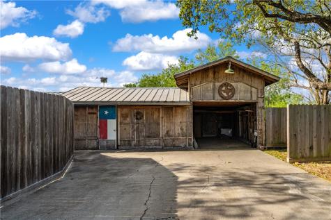 203 W Trant Kingsville TX 78363