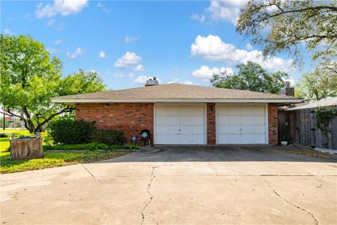 203 W Trant Kingsville TX 78363