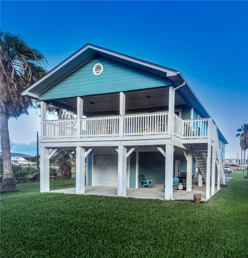 1228 S Live Oak Street Rockport TX 78382