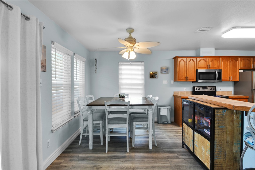1228 S Live Oak Street Rockport TX 78382
