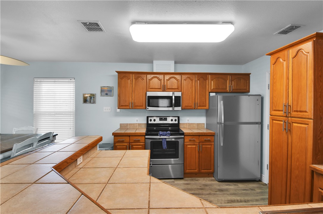 1228 S Live Oak Street Rockport TX 78382
