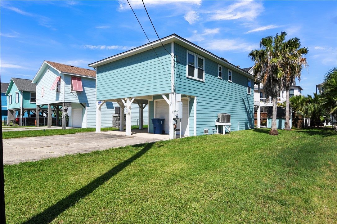 1228 S Live Oak Street Rockport TX 78382