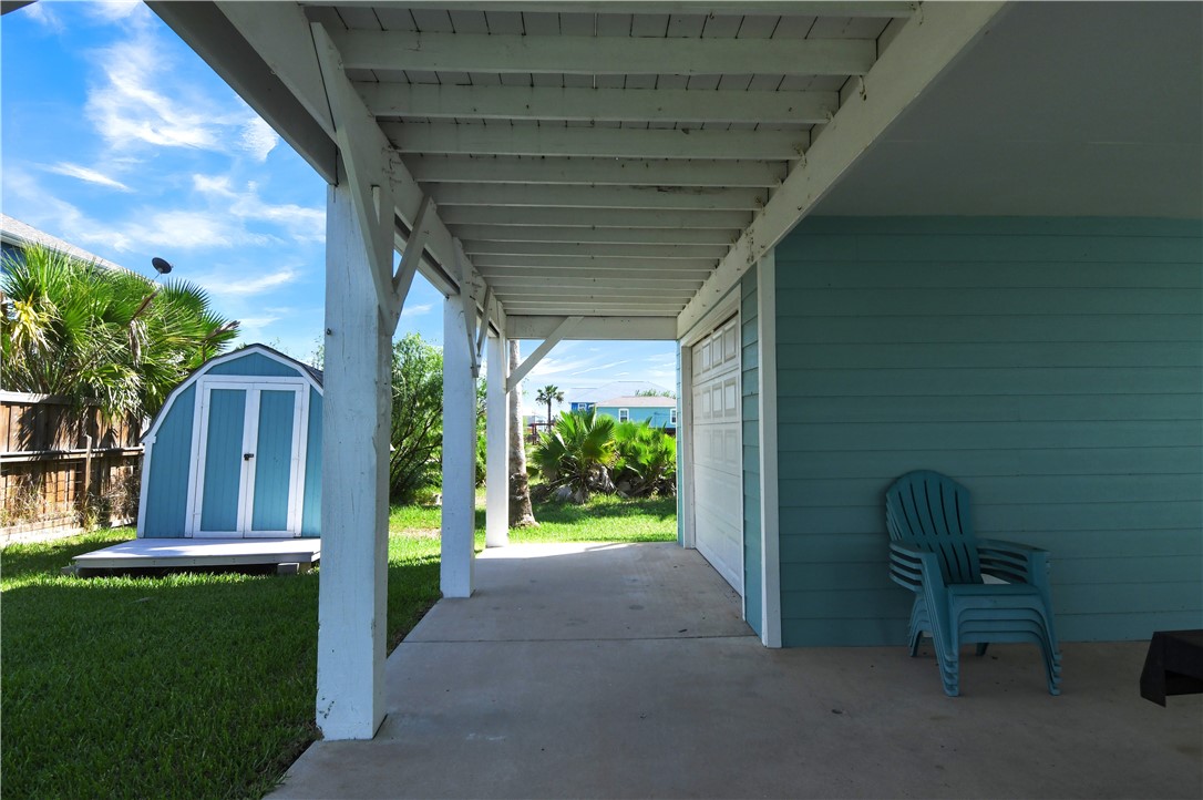 1228 S Live Oak Street Rockport TX 78382