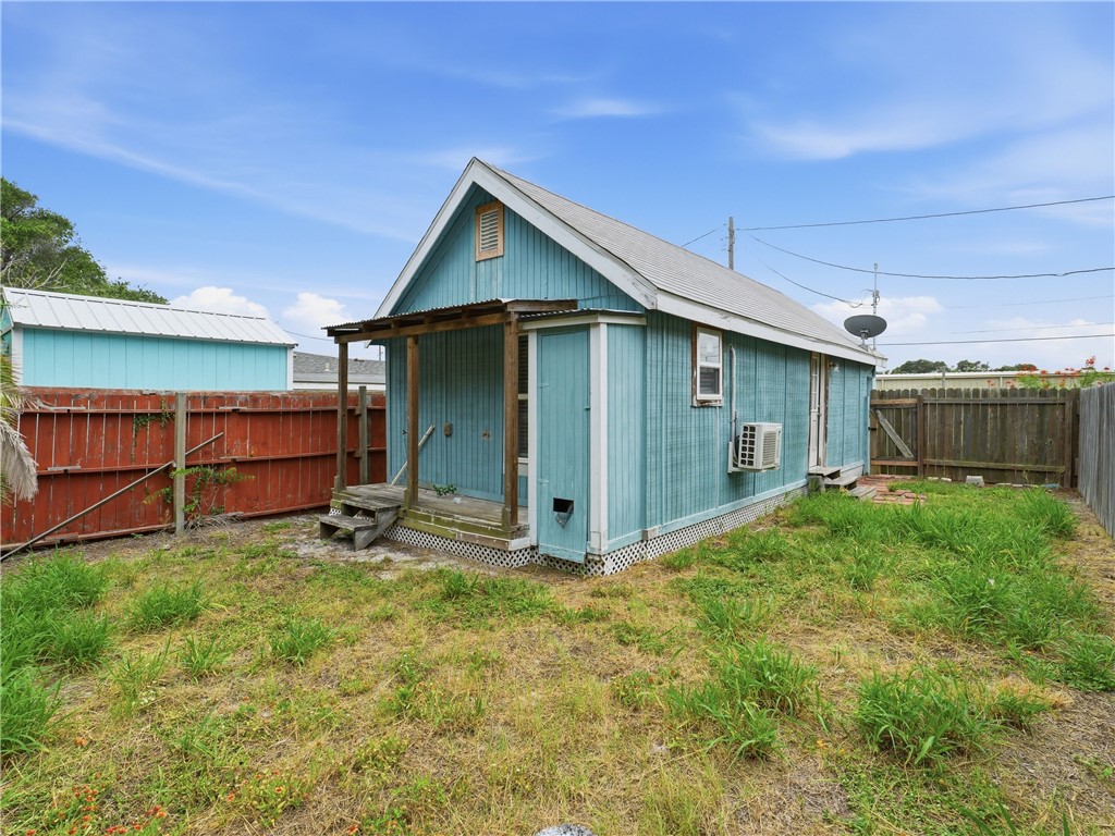 402 E Nopal Street Rockport TX 78382