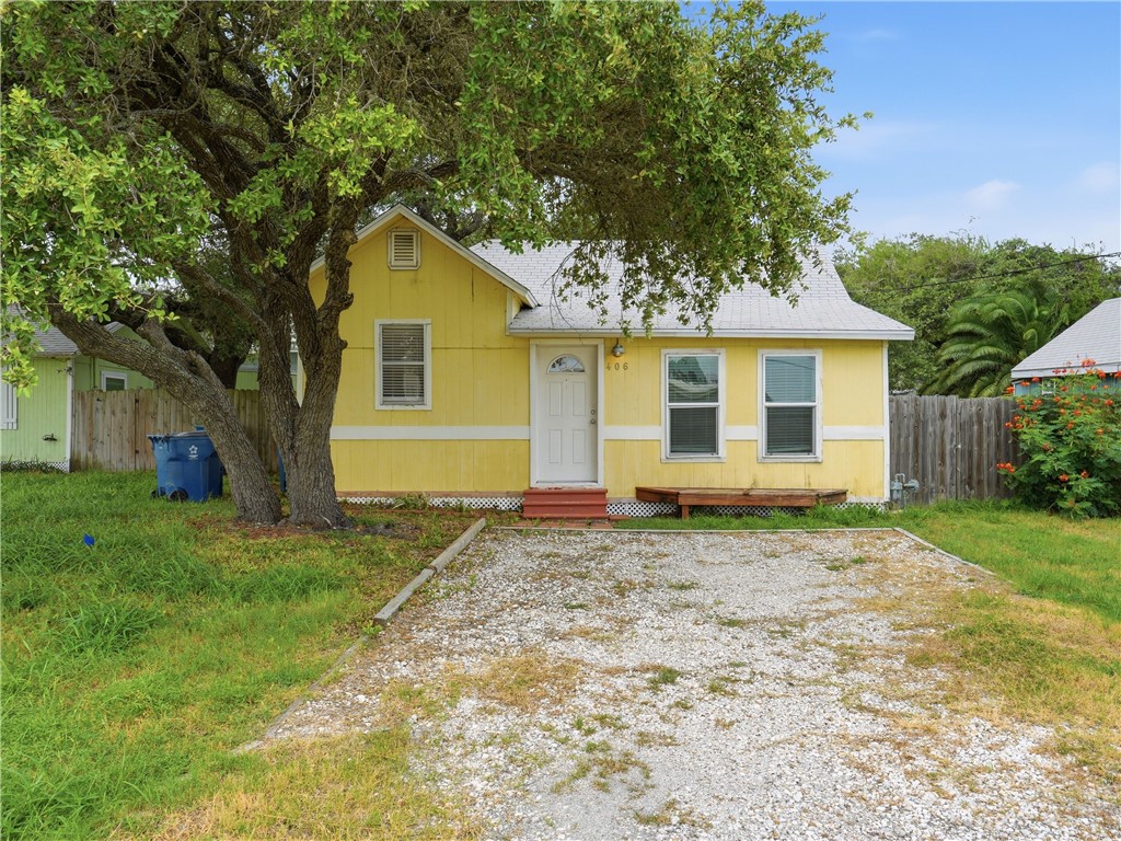 402 E Nopal Street Rockport TX 78382