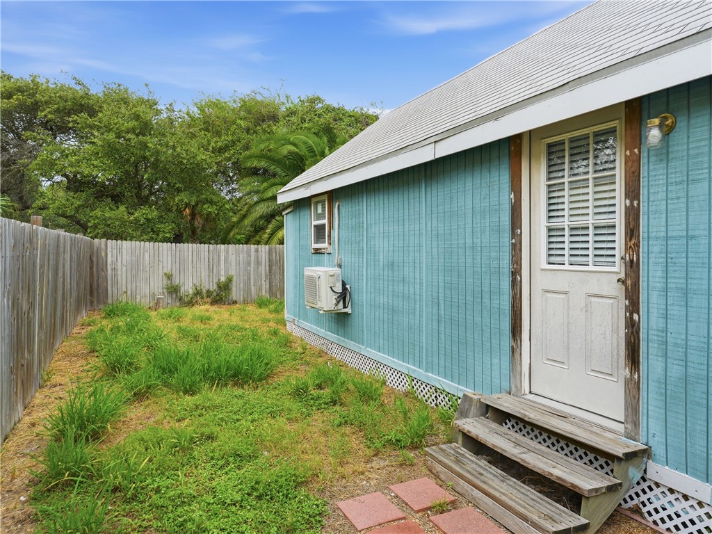 402 E Nopal Street Rockport TX 78382