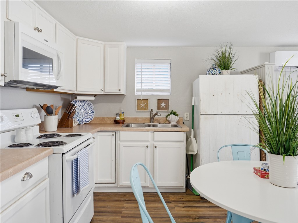 402 E Nopal Street Rockport TX 78382