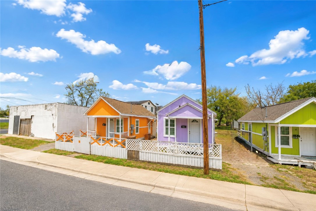 1800, 1802, 1804, 1810 Morris Street Corpus Christi TX 78401