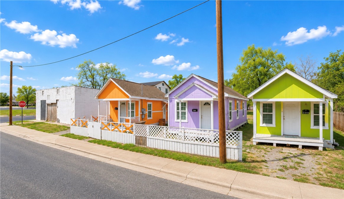 1800, 1802, 1804, 1810 Morris Street Corpus Christi TX 78401