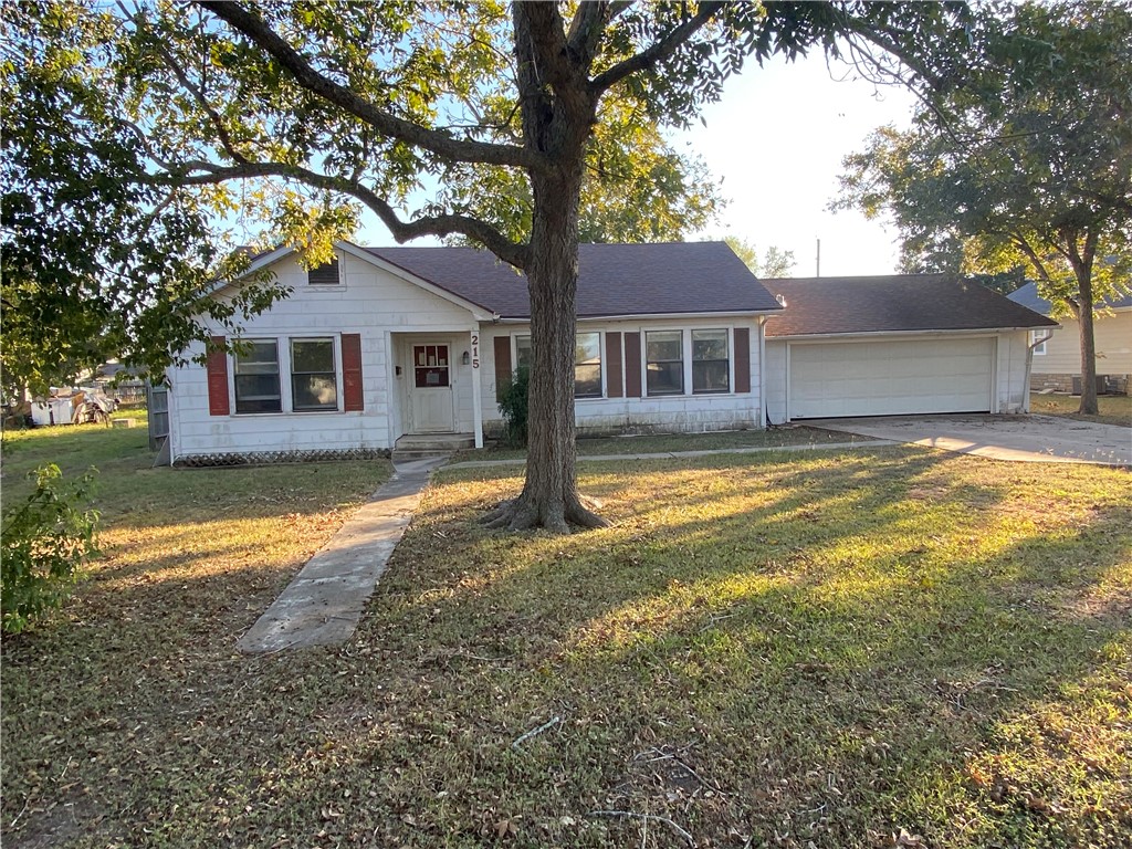 215 W Heard Street Refugio TX 78377