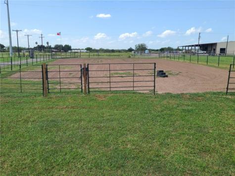 200 W 418 Creek Premont TX 78375