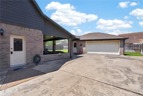 4221 Cowhouse Creek Court Corpus Christi TX 78410