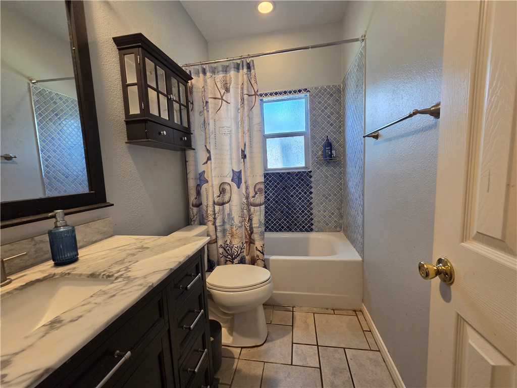 111 Paso Madera Rockport TX 78382