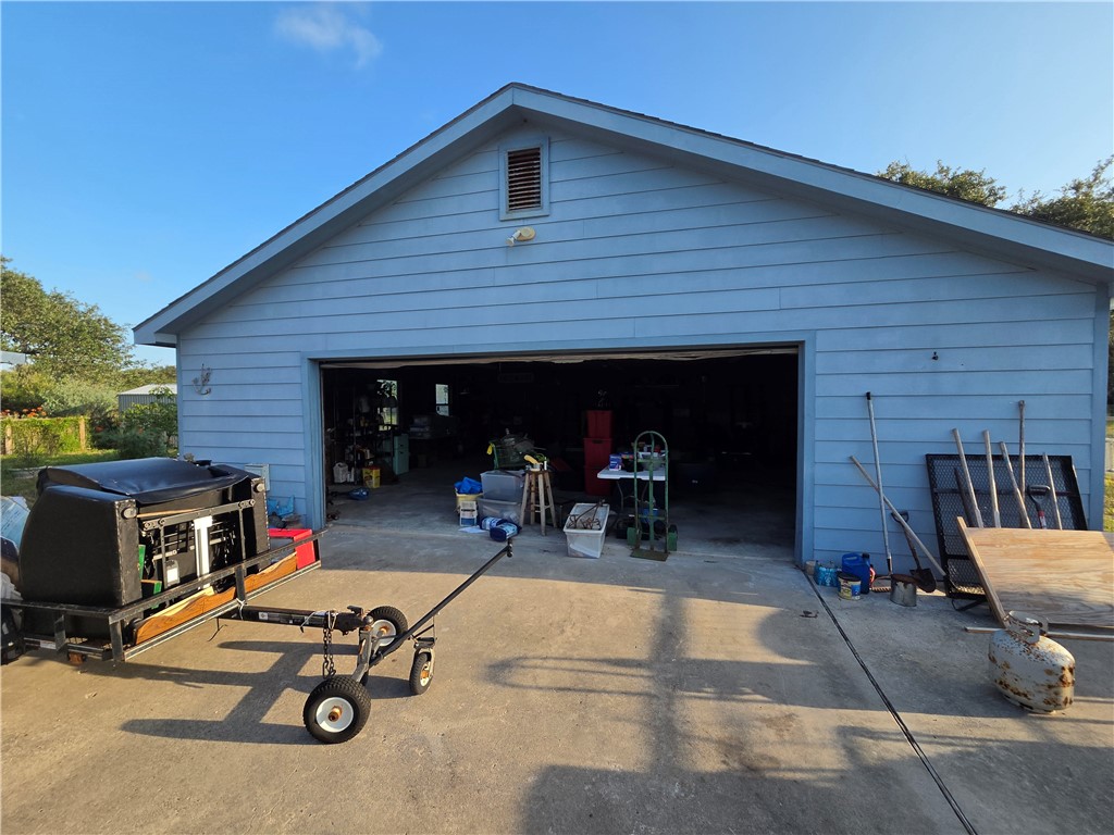 111 Paso Madera Rockport TX 78382