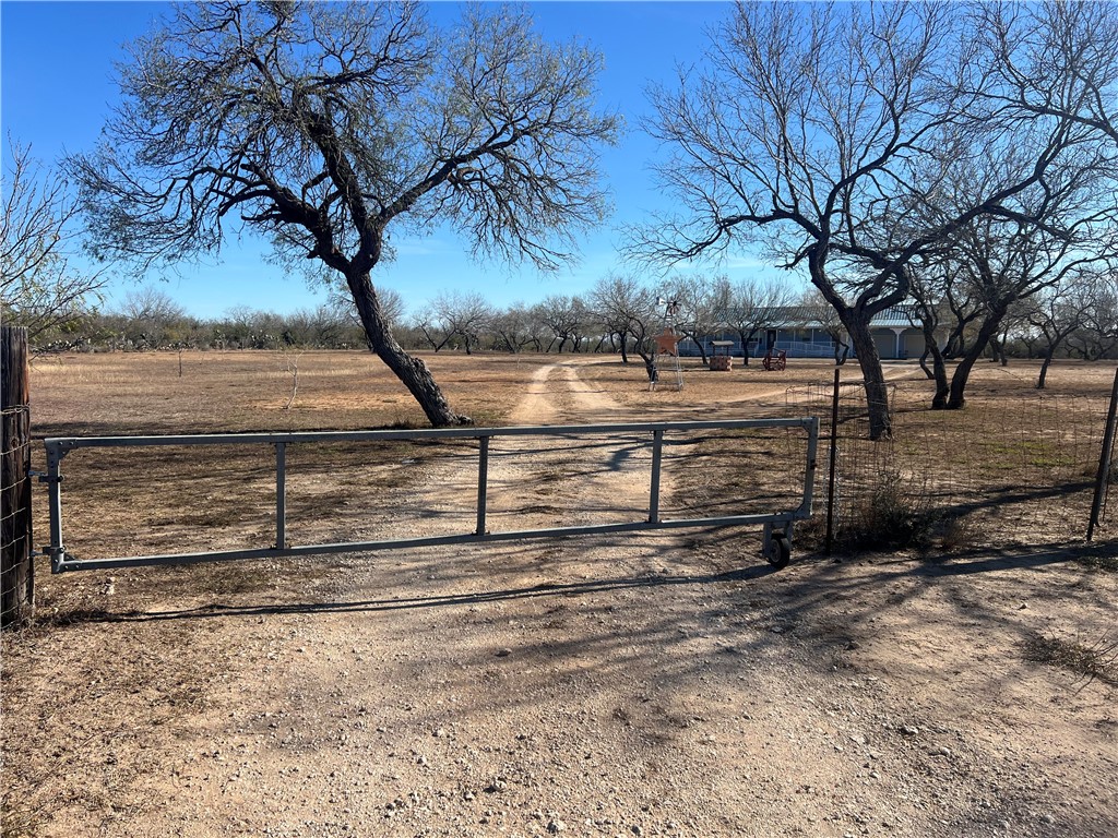 4493 W Highway 359 Benavides TX 78341