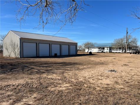 4493 W Highway 359 Benavides TX 78341