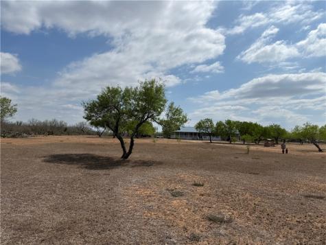 4493 W Highway 359 Benavides TX 78341