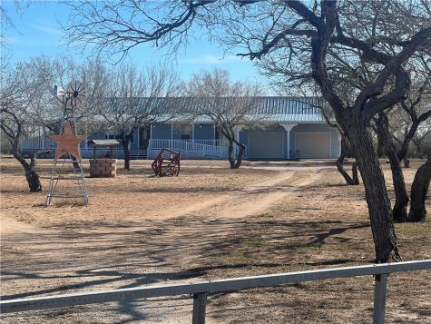 4493 W Highway 359 Benavides TX 78341