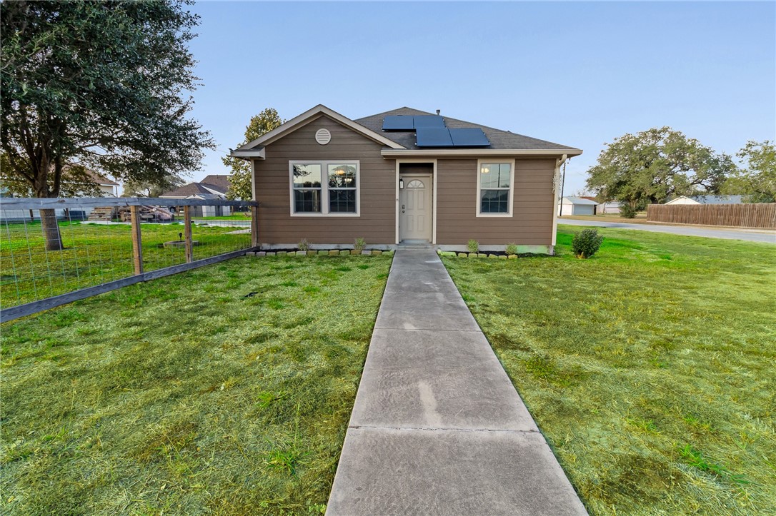 402 W Sullivan Street Skidmore TX 78389