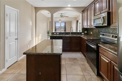 402 W Sullivan Street Skidmore TX 78389