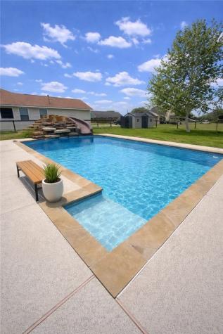 402 W Sullivan Street Skidmore TX 78389