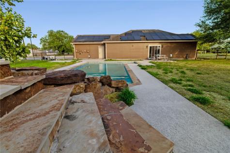 402 W Sullivan Street Skidmore TX 78389